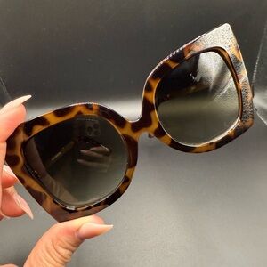 Tortoise Shell Sunglasses with UV Protection Brown